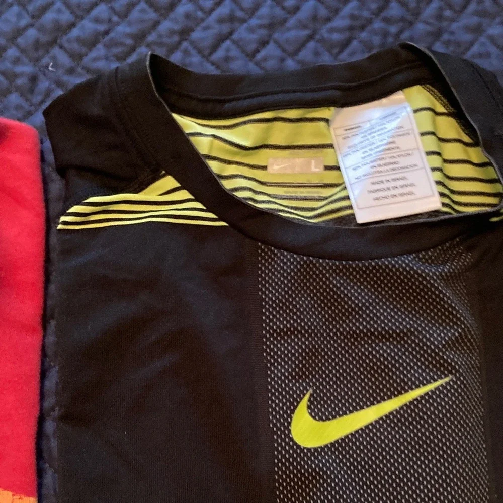 Nike Mens T Shirt Three Piece Bundle Size‎ Large Red Grey Black Logo Casual